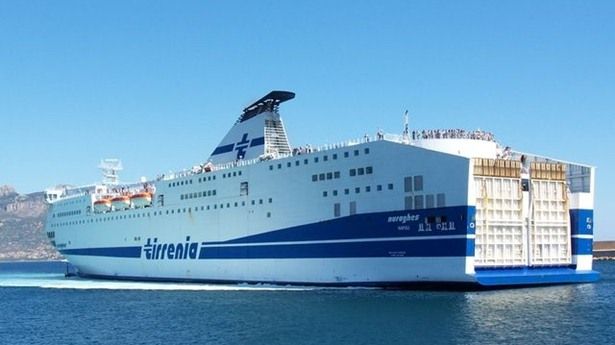 Furti, danni e molestie sulla nave Tirrenia: passeggeri presi di mira da extracomunitari