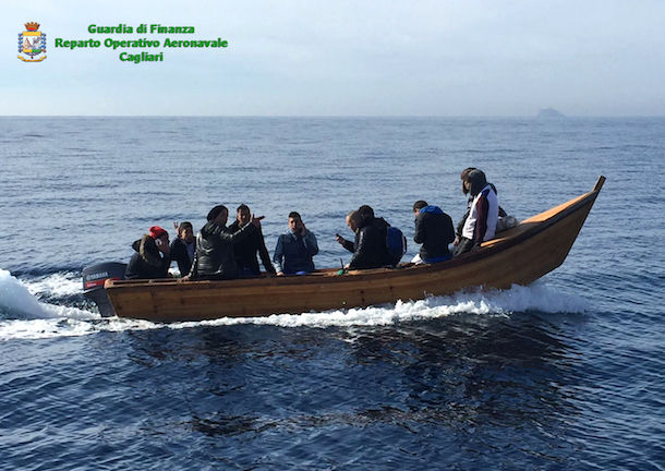 Intercettato barchino con 10 migranti