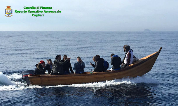 Intercettato barchino con 10 migranti