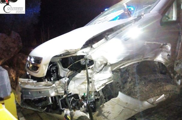 Fuori strada con l'auto: feriti quattro studenti di Villagrande Strisaili