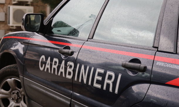 Aggredisce i genitori e danneggia i mobili di casa, 41enne arrestato dai Carabinieri