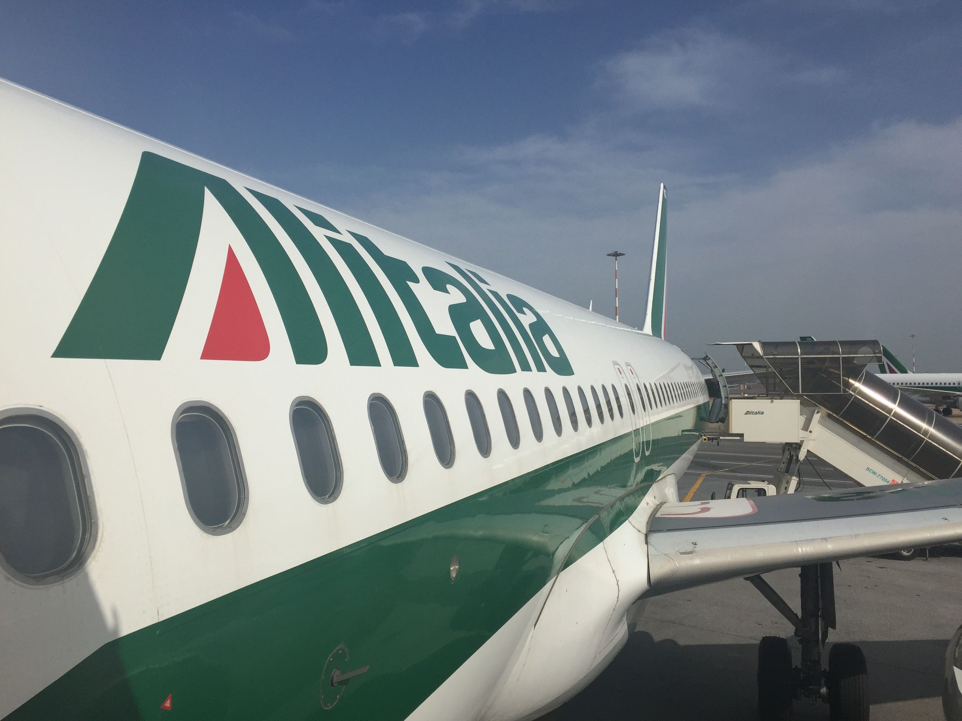 Disagi per i passeggeri del volo Linate - Alghero: notte in aeroporto