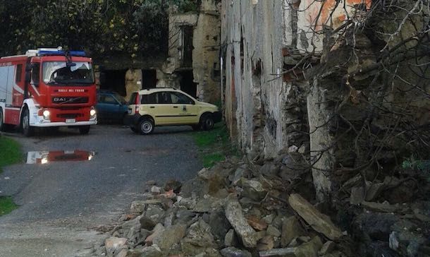 Crepe e lesioni pericolose nelle case di Gairo Vecchio: oggi il sopralluogo dei Vigili del fuoco