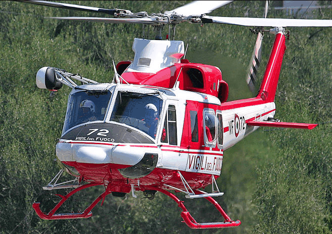 Atterraggio di emergenza per l'elicottero dei Vigili del fuoco utilizzato per il servizio 118