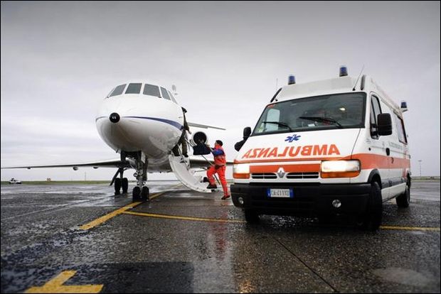 Bimba di due anni in pericolo di vita trasportata da Cagliari a Roma con un aereo Falcon 50 dell'Aeronautica militare