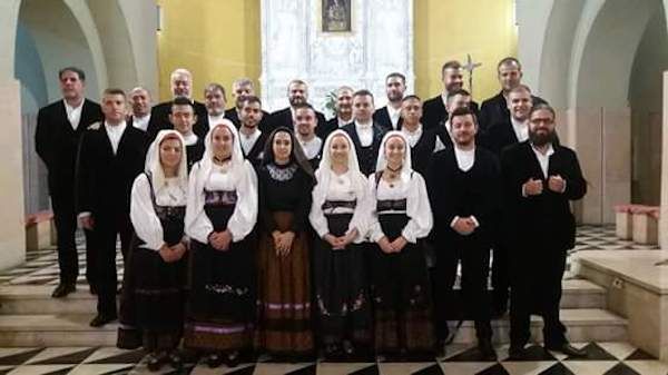 Il coro polifonico Ghentiana e il gruppo folk Ruinas messaggeri delle nostre tradizioni a Genova