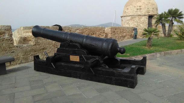 Restaurato, l'antico cannone è stato posizionato sul bastione Marco Polo
