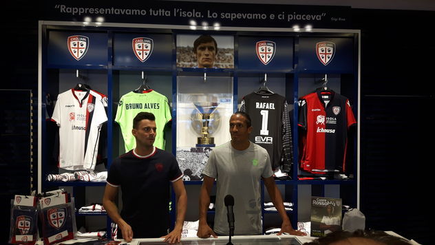 Cagliari, Bruno Alves e Rafael incontrano i tifosi. ''Col Crotone solo i 3 punti''
