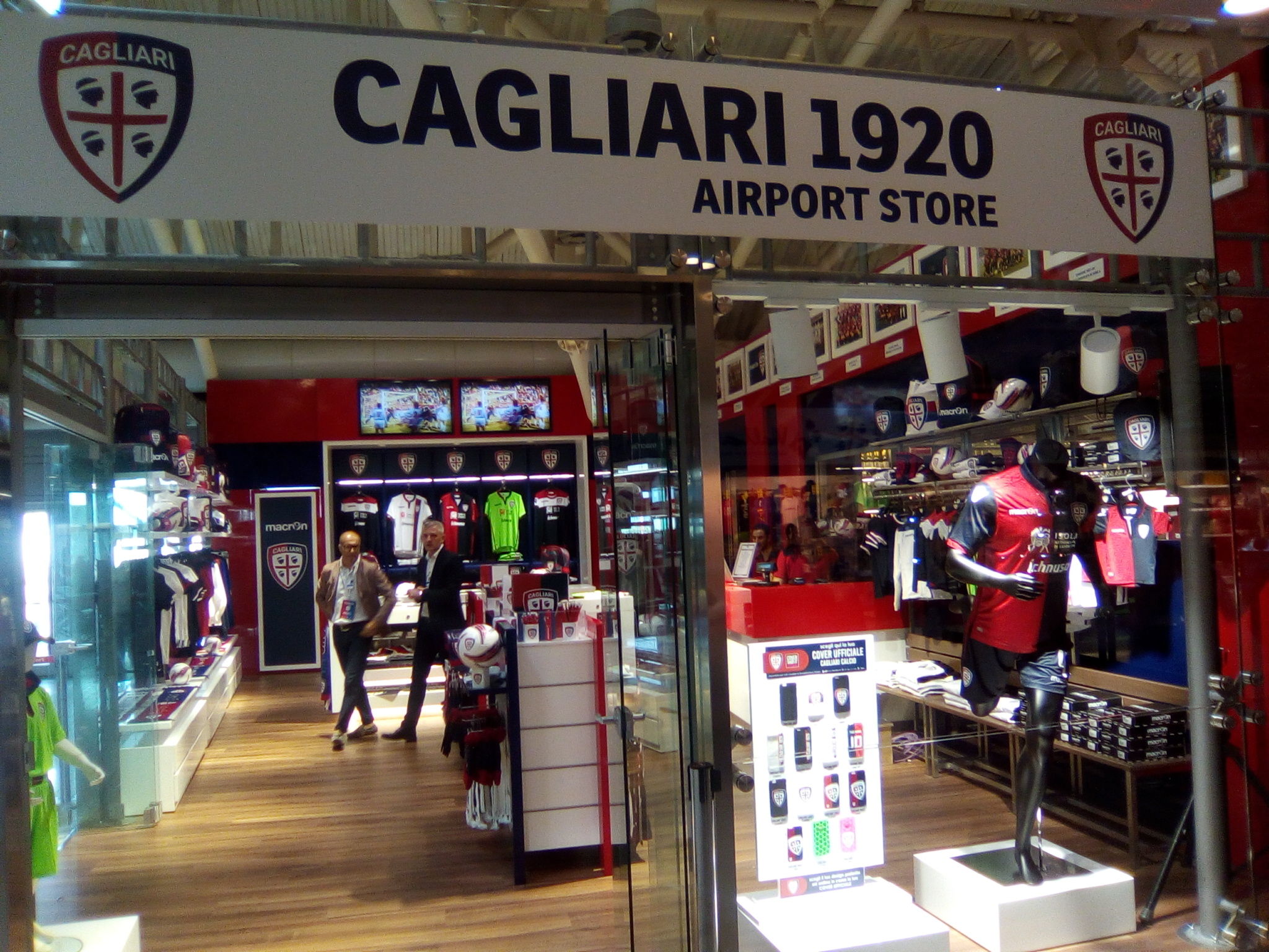 Inaugurato il Cagliari 1920 Airport Store. Giulini: ''Grande soddisfazione''
