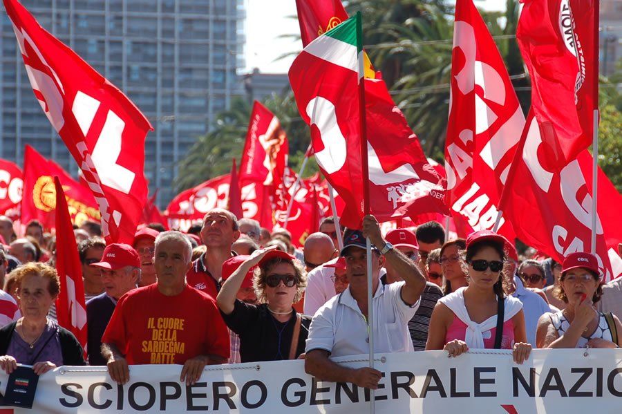 I sindacati marciano su Cagliari: i temi dell'emergenza riguardano il lavoro,  le riforme e l'equità fiscale