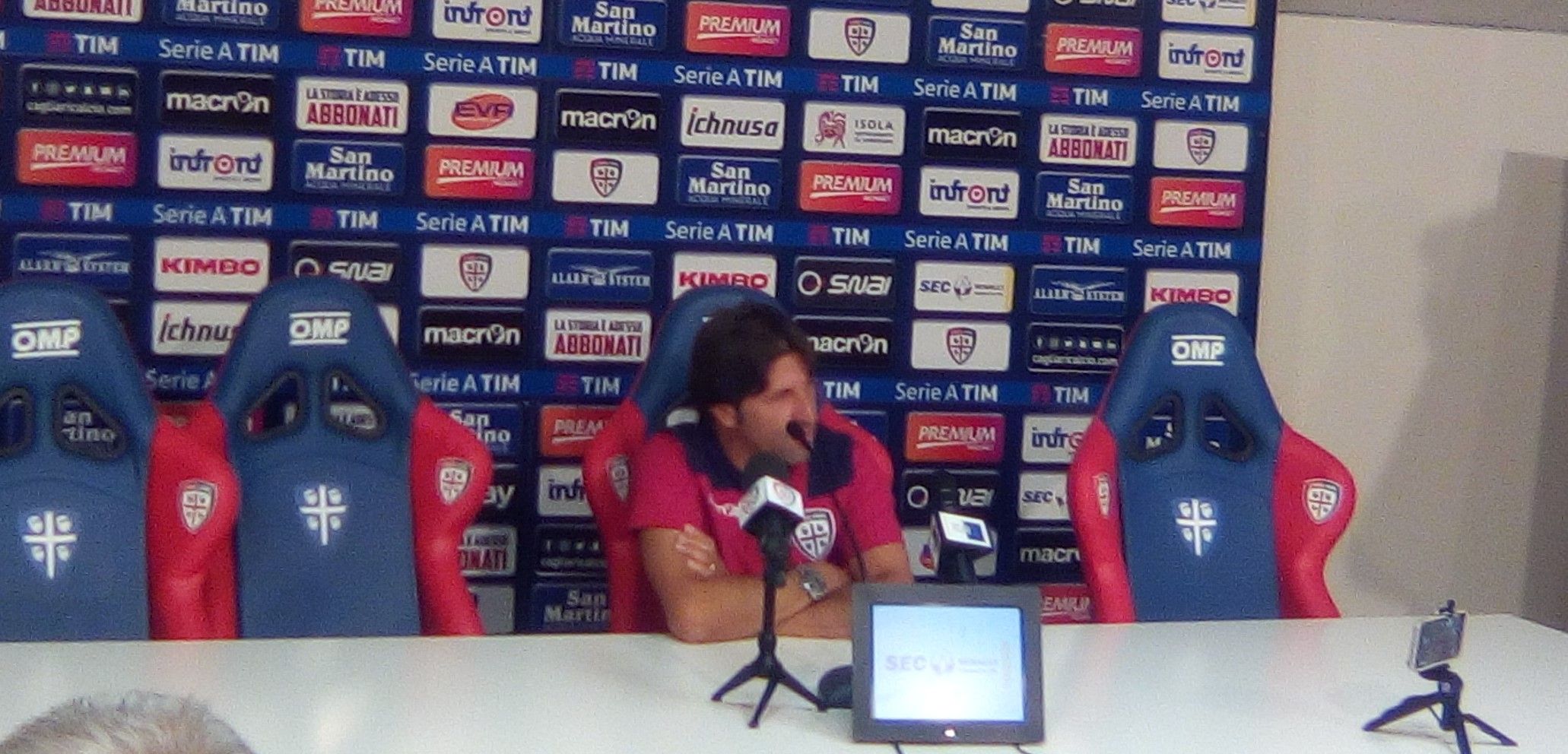 Cagliari-Roma, Rastelli in conferenza stampa: ''Domani ce la giochiamo. Mi aspetto una Roma...''