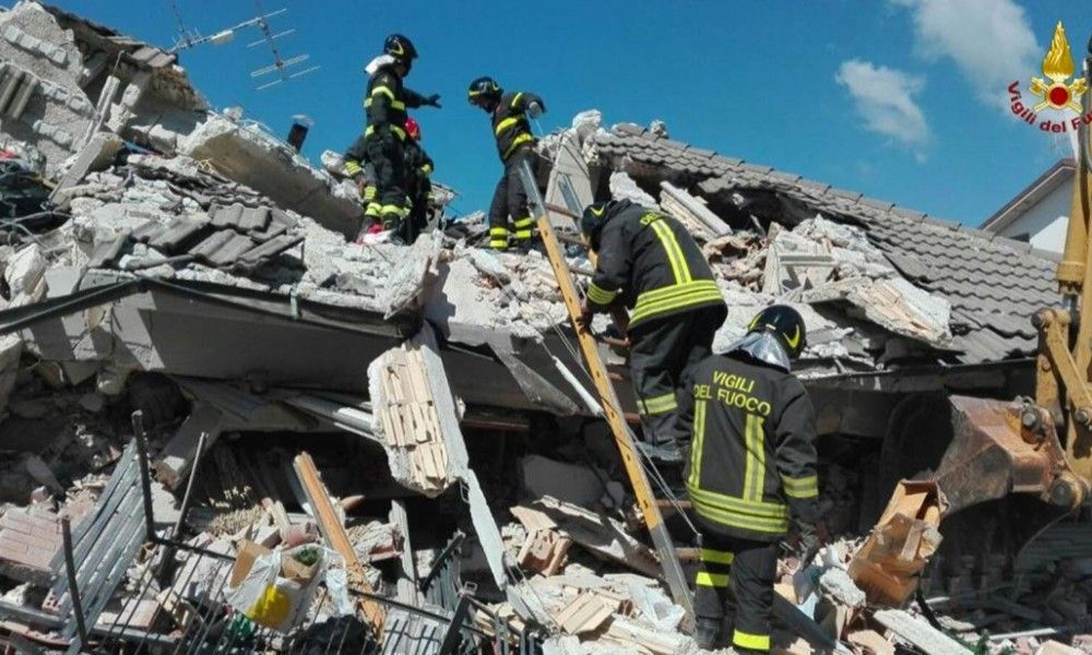 Terremoto: sono almeno 120 i morti
