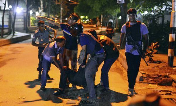 7 ostaggi italiani nell'inferno di Dacca, polizia pronta al blitz