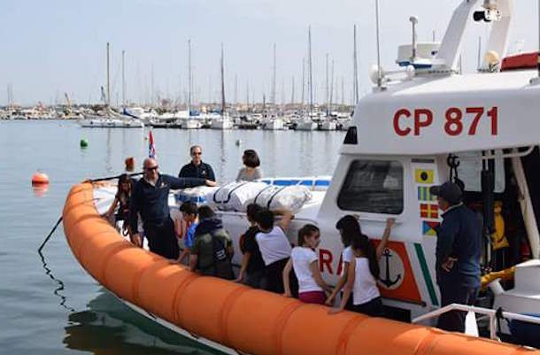 Sicurezza in mare, i bambini delle scuole visitano la Capitaneria di Porto