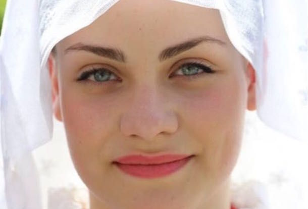 Bellezze di Sardegna. Una delle ragazze più fotografate in occasione della Cavalcata Sarda indossava l'abito tradizionale di Ollolai 