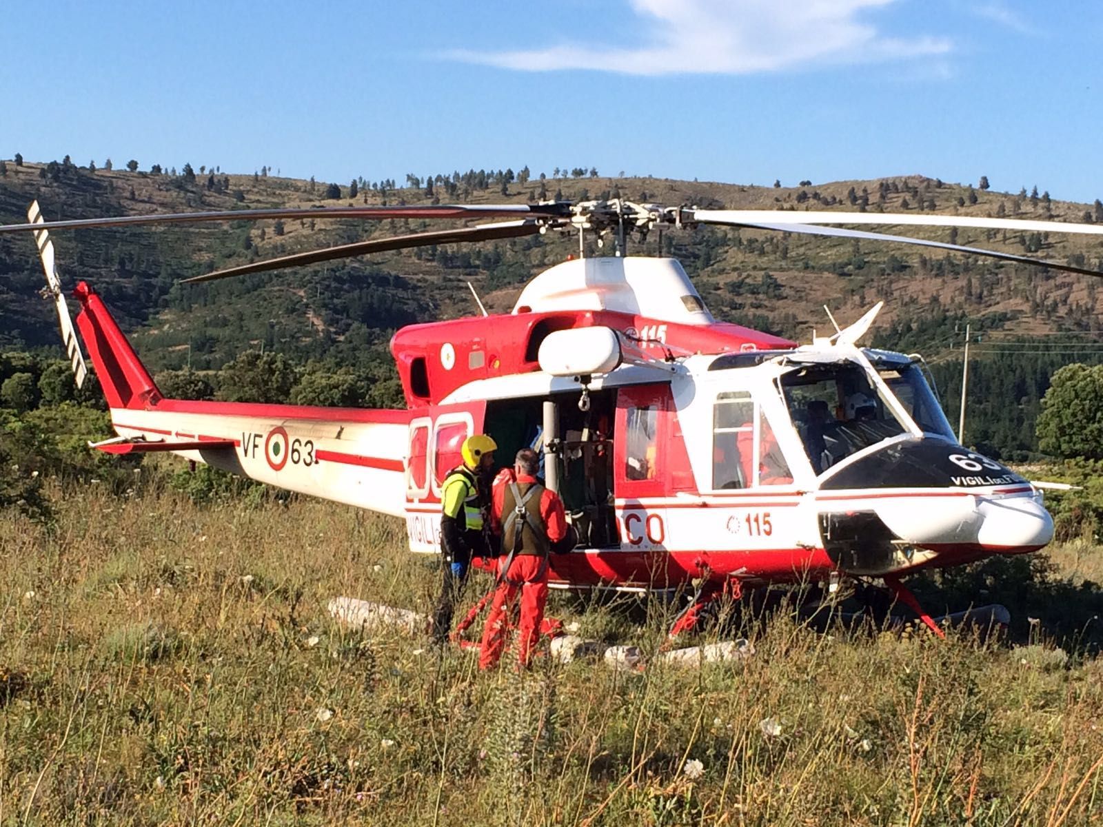 Escursionista soccorso dall'elicottero dei Vigili del fuoco mentre era impegnato nel trekking del 