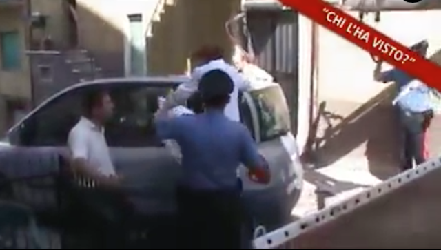 Resiste alla rimozione dell'auto: donna schiaffeggiata da carabiniere