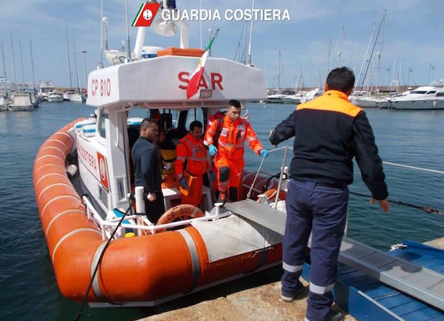 Infortunio a bordo di un motopesca: interviene la Guardia Costiera