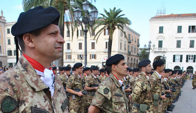 Il saluto della “Brigata Sassari” in partenza per la missione in Libano