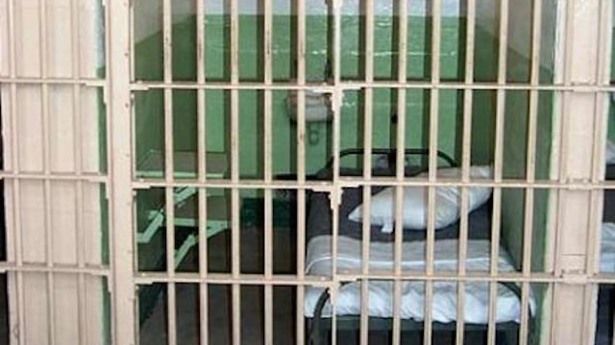 Detenuto tunisino aggredisce agente di polizia penitenziaria nel carcere di Bancali