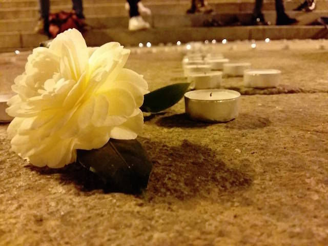 Studenti Erasmus uniti nel dolore: anche a Sassari fiaccolata per ricordare le 7 giovani studentesse morte in Catalogna 