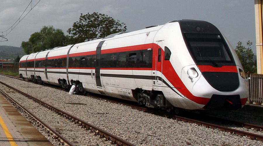Il treno veloce viaggia in retromarcia: il pendolino rompe uno dei motori, odissea per 100 passeggeri