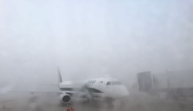 Aeroporto chiuso a causa della nebbia: ritardi e disagi per i viaggiatori