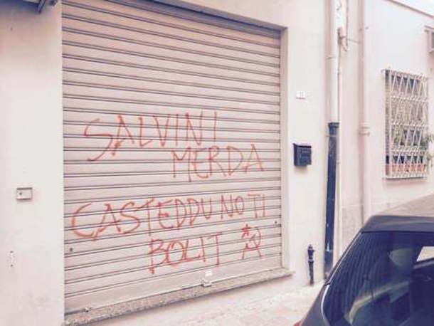 Scritte ingiuriose contro Matteo Salvini
