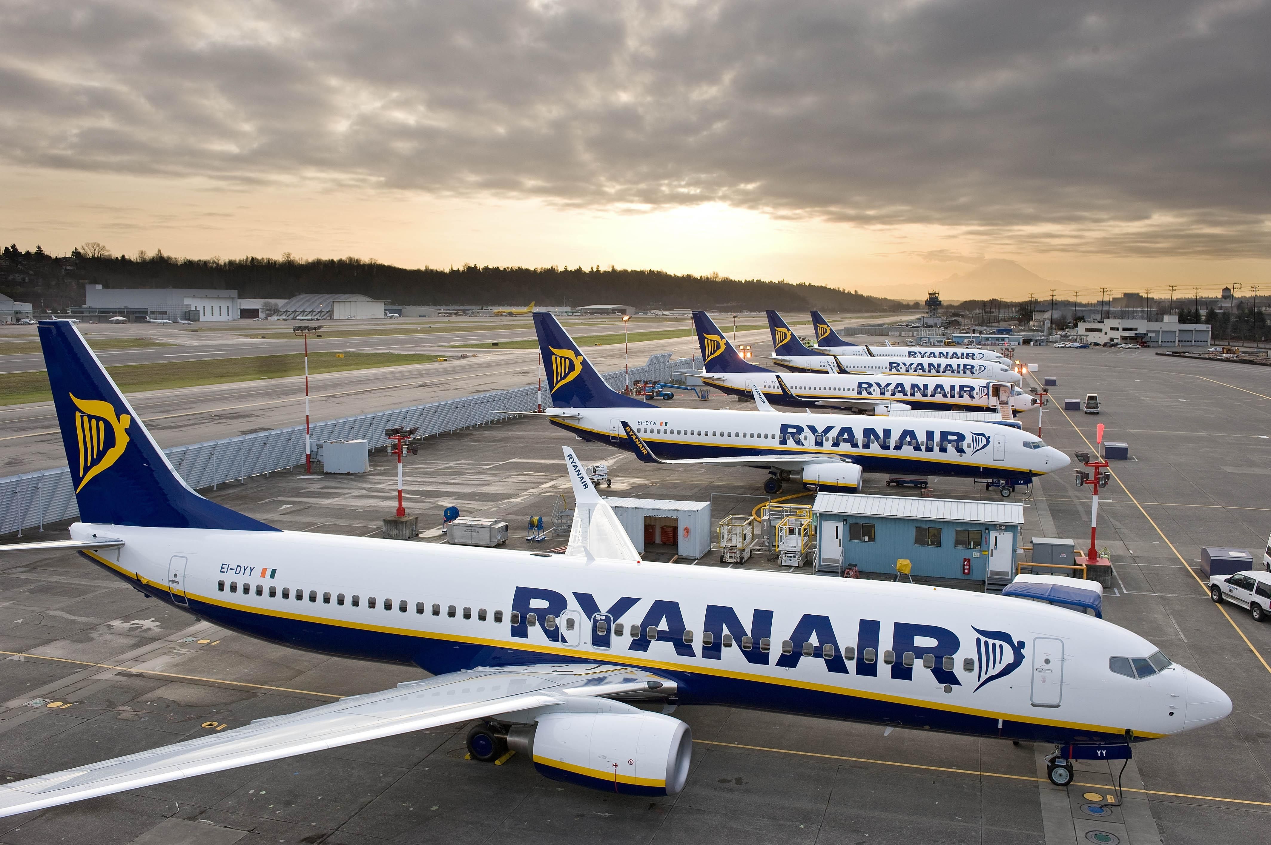 Il Governo italiano aumenta le tasse aeroportuali e Ryanair risponde chiudendo 2 basi, eliminando 16 rotte e tagliando 600 posti di lavoro