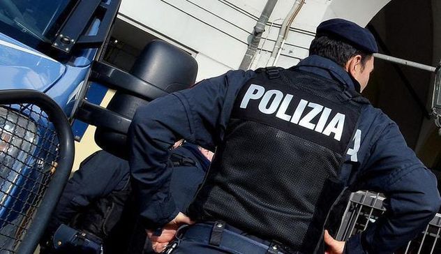 Droga. Blitz della Polizia in un'abitazione di Pirri: sequestrati 600 mila euro