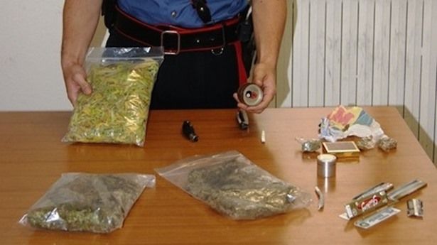 In casa Marijuana e materiale per la coltivazione : arrestato 20enne