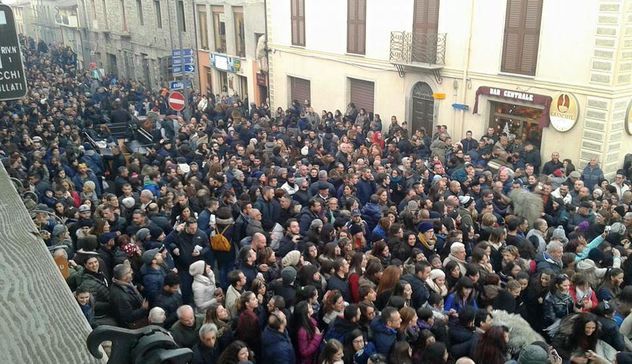 Folla nelle Cortes, Fonni si propone su nuovi mercati