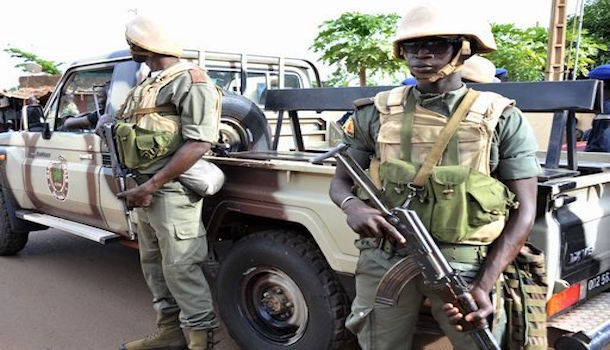 Una decina uomini armati hanno fatto irruzione nell'Hotel Radisson Blu a Bamako, in Mali