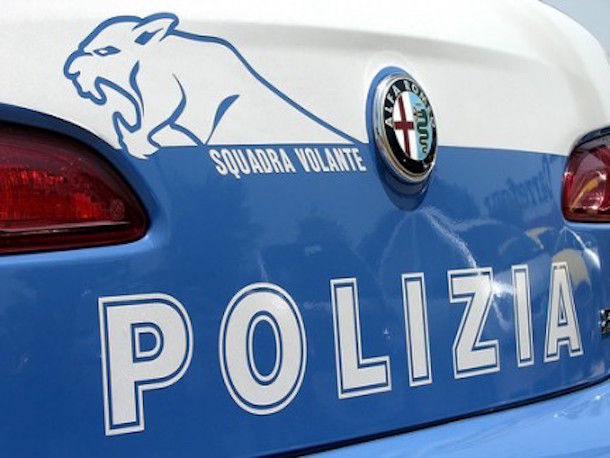 Tre ragazzi arrestati dalla Polizia a Cagliari per furto con scasso ai danni di un dispenser di alimenti e bevande