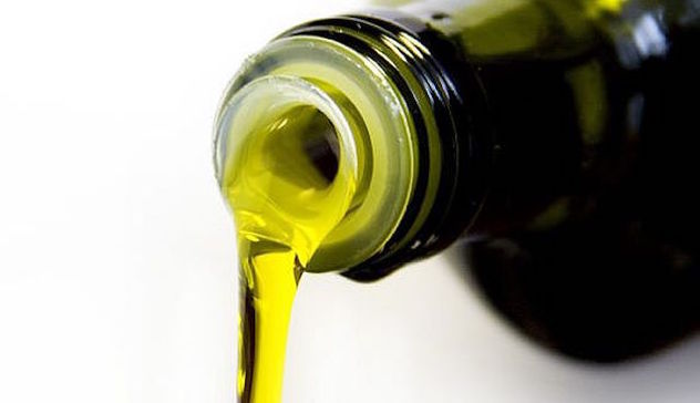 Olio d'oliva spacciato per extravergine: 7 grandi marchi nella bufera