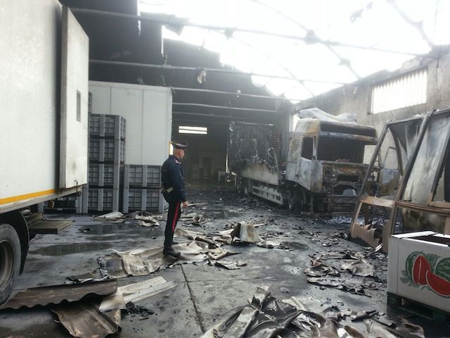 Grosso incendio devasta un capannone della Esseci Group
