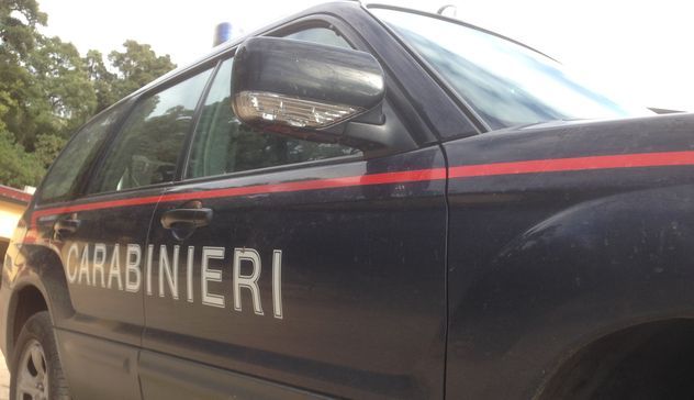 Due ragazzi di 20 e 17 anni tentano di rubare le biciclette a una famiglia di turisti, ma vengono arrestati dai Carabinieri