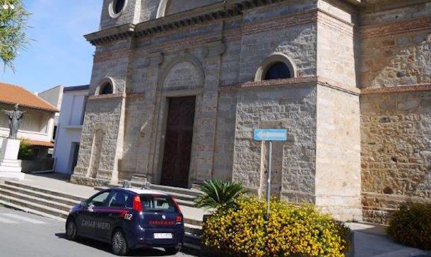 I Carabinieri denunciano tre rom per il furto del borsello del parroco