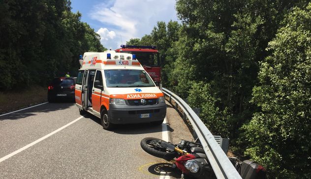 Ancora sangue sulle strade dell'Isola. Motociclista tedesco muore lungo la Statale che da Ortueri porta a Neoneli