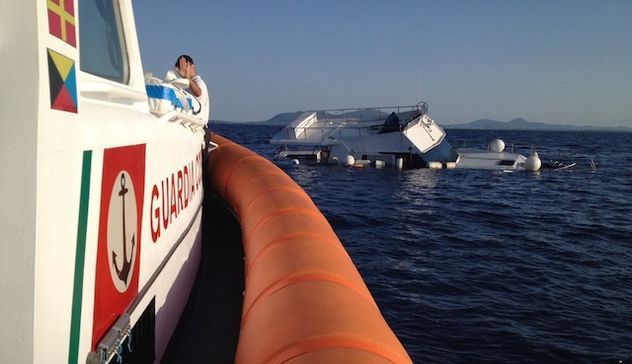 Affonda barca di 14 metri a punta Poglina: salvati due italiani