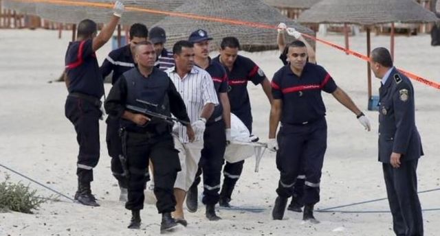 Tunisia, attacco armato al resort in spiaggia: «Almeno 28 morti». | IL VIDEO