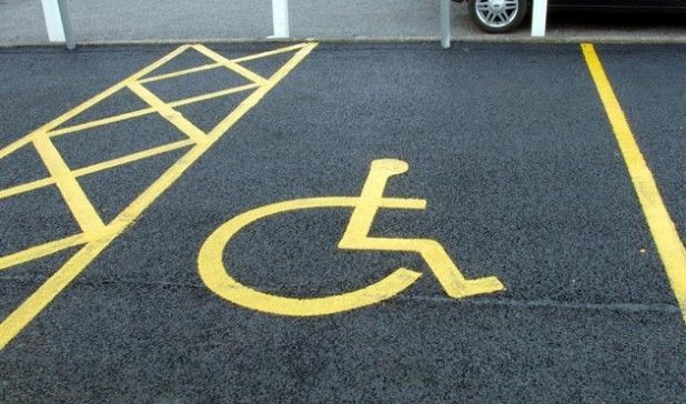 Sassari. Così i disabili combattono l'ignoranza: occupati i parcheggi riservati alle auto