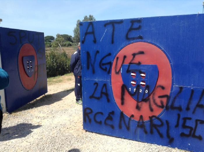 Continuano senza sosta le indagini della Digos per fare piena luce sul blitz di venerdì sera degli ultrà nel ritiro del Cagliari