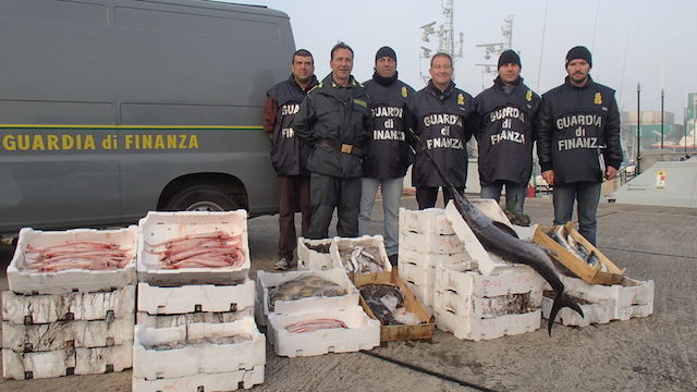 Guardia di Finanza. Sequestri e sanzioni per la pesca illegale lungo le coste della Sardegna.