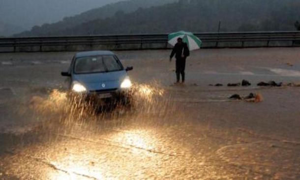 Sardegna sotto la pioggia, case evacuate e situazione d'allarme nelle dighe