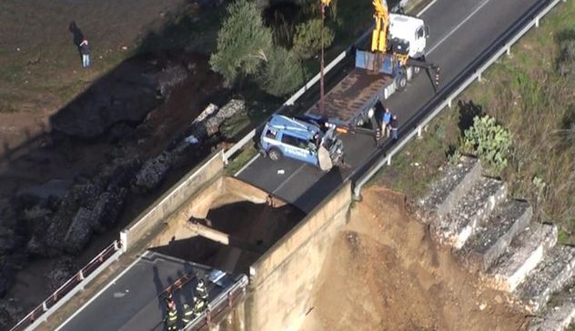Alluvione in Sardegna. Crollo del ponte di Oloè dove morì l'agente Tanzi: 43 indagati