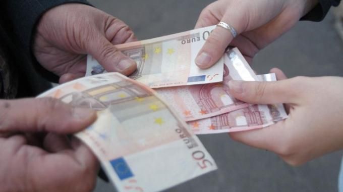 21enne disoccupato truffa con 100 euro false un'anziana