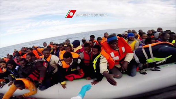 Si rovescia barcone carico di migranti nel canale Sicilia: 10 morti e 121 salvati