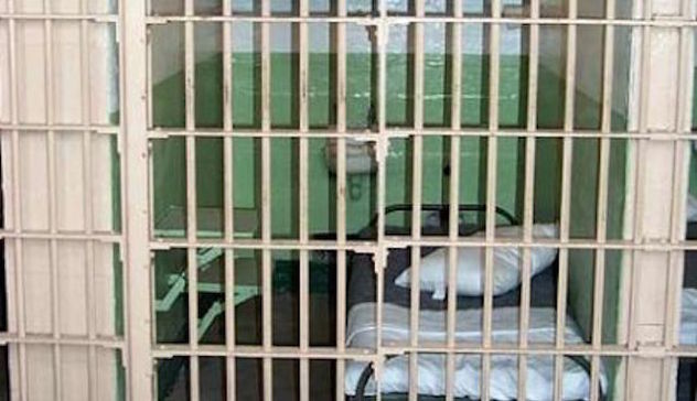 Detenuto tenta suicidio in cella: salvato dagli agenti