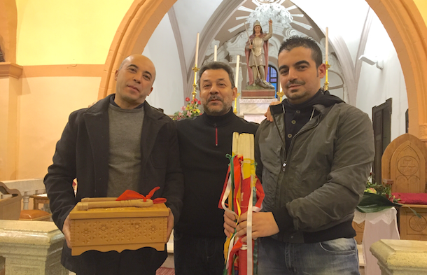 Santu Predu de Frearzu: Antonio Pilo consegna la bandiera al nuovo presidente Fabiano Curreli